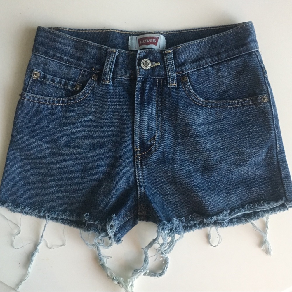 🍒Levi Denim High Wasted Shorts•Size 00🍒